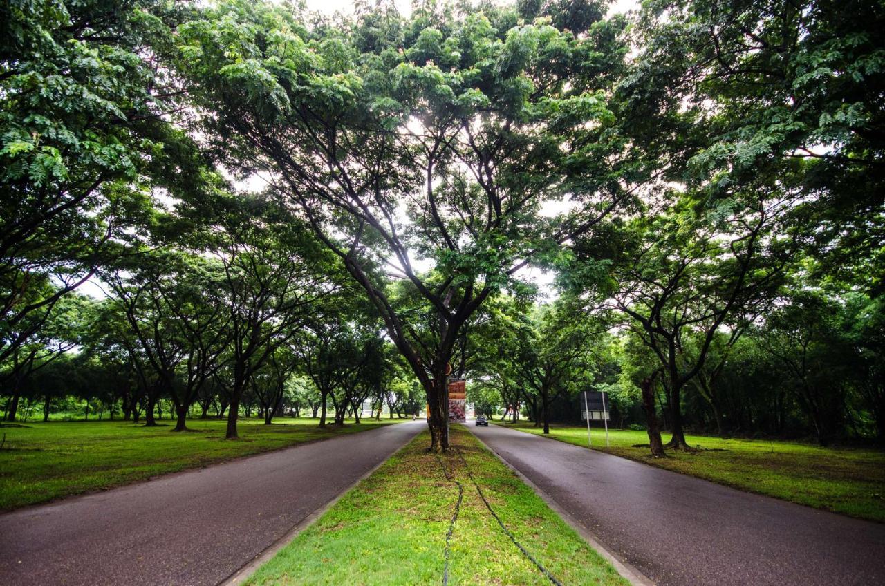 Tawa Ravadee Resort Prachinburi, A Member Of Worldhotels Distinctive Si Maha Phot Exteriör bild